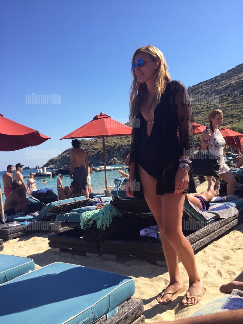 Οι κόρες του Γεράσιμου Γιακουμάτου στη Μύκονο με μπικίνι [εικόνες] | iefimerida.gr 1