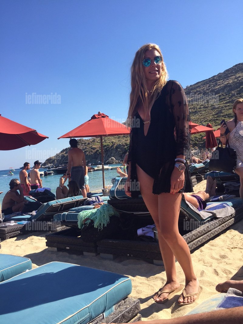 Οι κόρες του Γεράσιμου Γιακουμάτου στη Μύκονο με μπικίνι [εικόνες] | iefimerida.gr 2