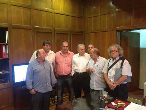 Οι λαϊκές «κυνηγούν» τώρα τον Γιακουμάτο [εικόνες] | iefimerida.gr 0