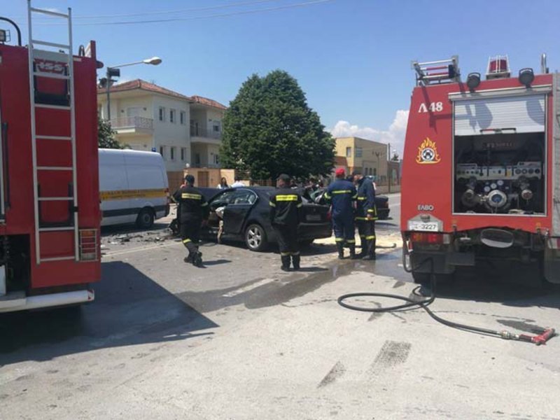 Tραγωδία στη Λάρισα: Δύο νεκροί και τρεις τραυματίες από μετωπική σύγκρουση ΙΧ αυτοκινήτων [εικόνες] | iefimerida.gr 1