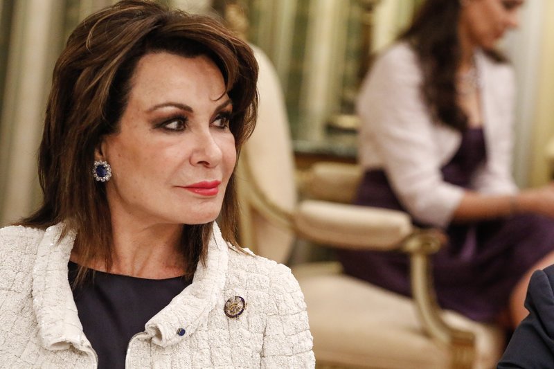 Η καρφίτσα στο πέτο της Γιάννας Αγγελοπούλου ήταν δώρo του πρίγκιπα Καρόλου -«Λίγοι τη φορούν» [εικόνες] | iefimerida.gr 0