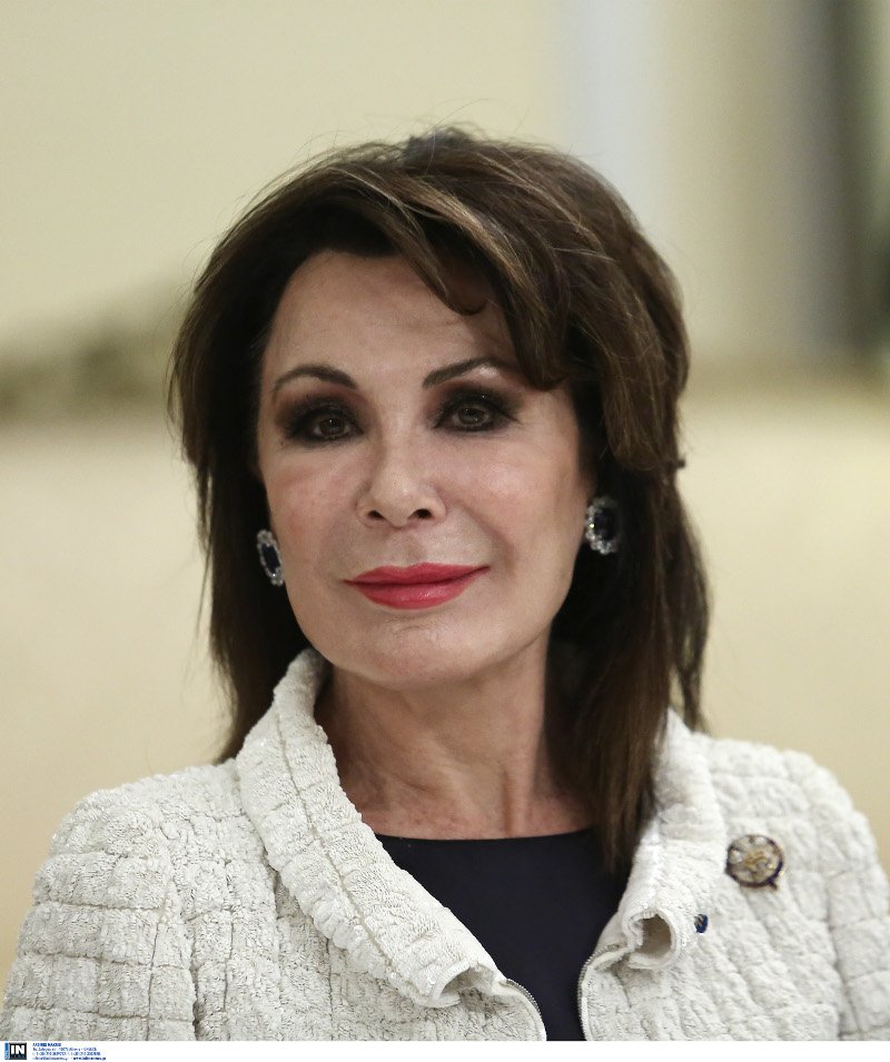 Η καρφίτσα στο πέτο της Γιάννας Αγγελοπούλου ήταν δώρo του πρίγκιπα Καρόλου -«Λίγοι τη φορούν» [εικόνες] | iefimerida.gr 4