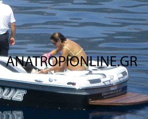 Η Γιάννα Αγγελοπούλου, με το υπέροχο μπικίνι της, κάνει σκι στο Ιόνιο [εικόνες] | iefimerida.gr 5