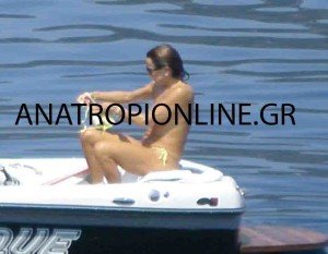 Η Γιάννα Αγγελοπούλου, με το υπέροχο μπικίνι της, κάνει σκι στο Ιόνιο [εικόνες] | iefimerida.gr 6