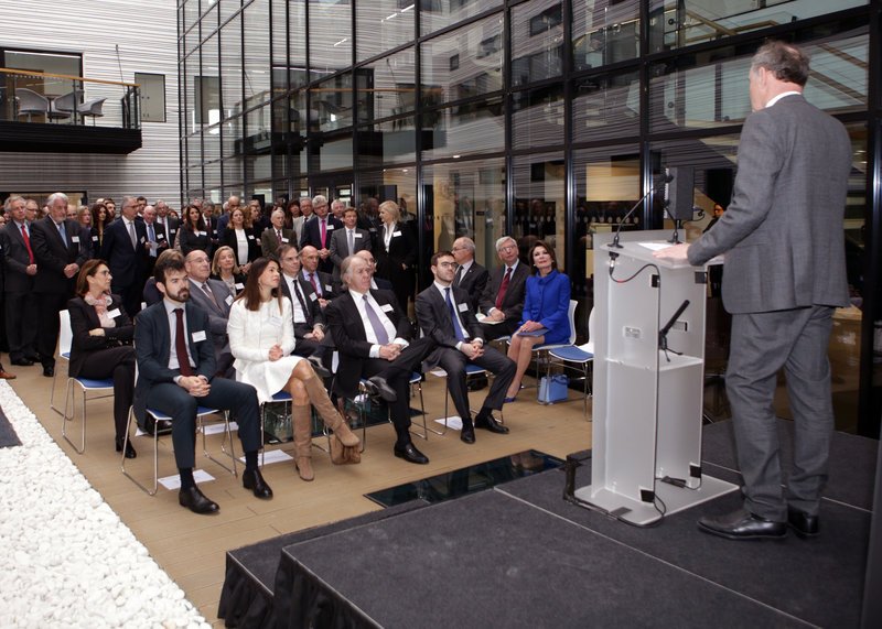  Στιγμιότυπο από την αίθουσα πραγματοποίησης της εκδήλωσης, Στην πρώτη σειρά, ο Θεόδωρος, η Γιάννα Αγγελοπούλου και τα παιδιά τους, Παναγιώτης, Καρολίνα και Δημήτρης.