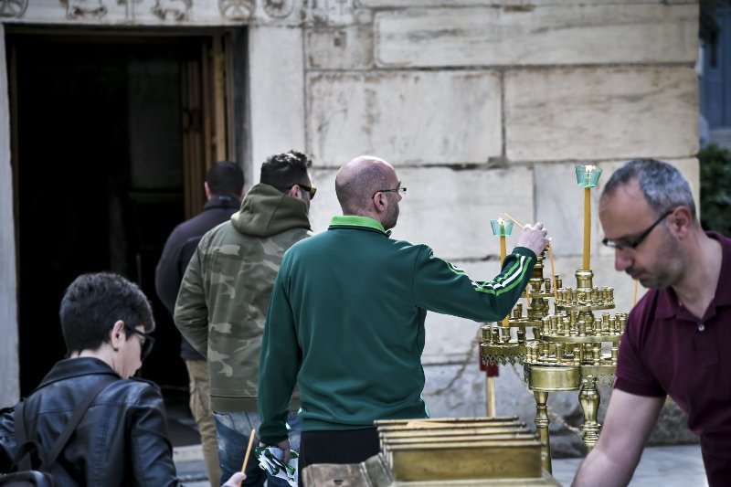 Σε εξέλιξη το λαϊκό προσκύνημα