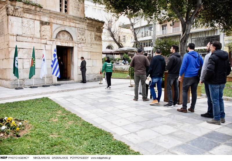 Πλήθος κόσμου αποχαιρετά σήμερα τον «τυφώνα»