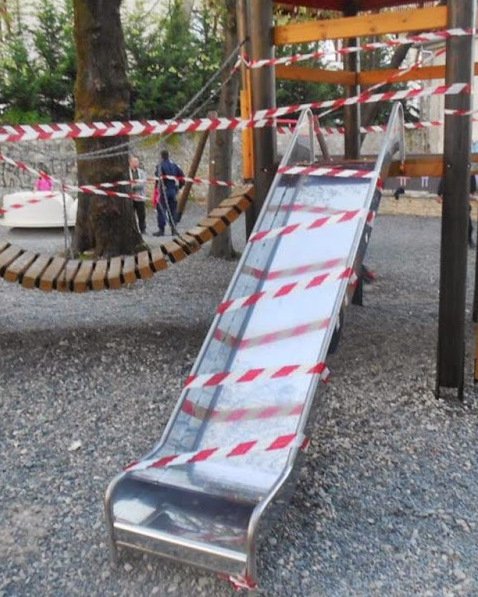 Τραγωδία στα Ιωάννινα: 5χρονος ακρωτηριάστηκε κάνοντας τσουλήθρα [εικόνες] | iefimerida.gr 2