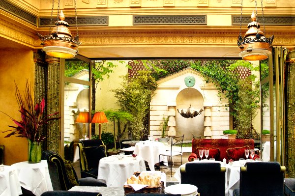 Ενα σπίτι που κόβει πραγματικά την ανάσα: Η βίλα του Βερζάτσε στο Μαϊάμι της Φλόριντα [εικόνες] | iefimerida.gr 16