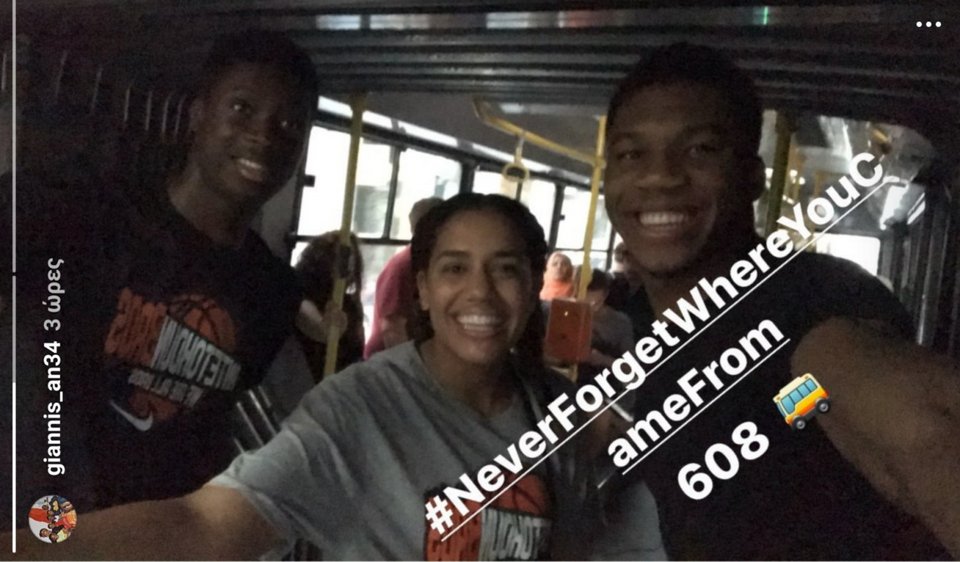 Θυμήθηκε τα παλιά ο Αντετοκούνμπο - Μπήκε στο λεωφορείο 608 για Ζωγράφου [εικόνα] | iefimerida.gr 0