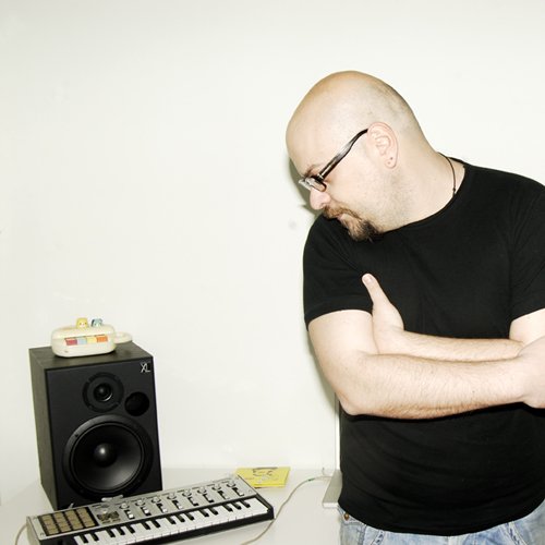 Aυτό είναι το τραγούδι του Ελληνα συνθέτη που λατρεύει ο Τομ Κρουζ – Το έβαλε και στο mixtape του [βίντεο] | iefimerida.gr 1