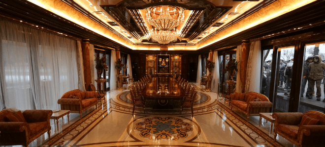 Oι... Βερσαλλίες του Γιανουκόβιτς σε προάστιο του Κιέβου -Μίνι ζωολογικός κήπος στην προεδρική κατοικία [εικόνες] | iefimerida.gr 0