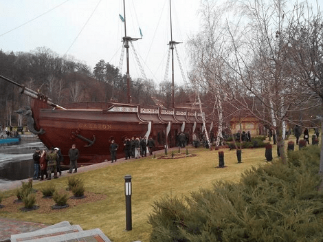 Oι... Βερσαλλίες του Γιανουκόβιτς σε προάστιο του Κιέβου -Μίνι ζωολογικός κήπος στην προεδρική κατοικία [εικόνες] | iefimerida.gr 2