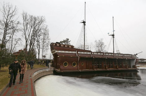 Oι... Βερσαλλίες του Γιανουκόβιτς σε προάστιο του Κιέβου -Μίνι ζωολογικός κήπος στην προεδρική κατοικία [εικόνες] | iefimerida.gr 5