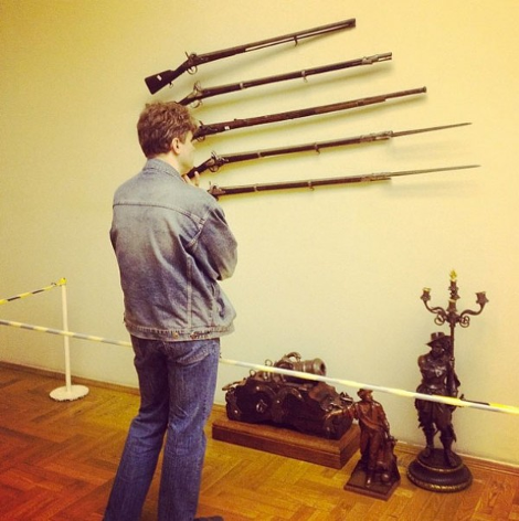 To ολόγυμνο πορτραίτο του Γιανουκόβιτς και οι άλλοι κιτς θησαυροί που έκρυβε στο σπίτι του [εικόνες] | iefimerida.gr 26