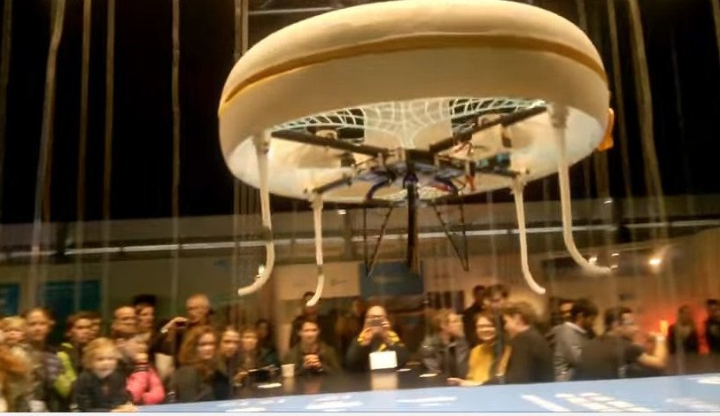 Ανοιξε το πρώτο καφέ που αντί για σερβιτόρους έχει... drones [εικόνες&βίντεο]  | iefimerida.gr 3