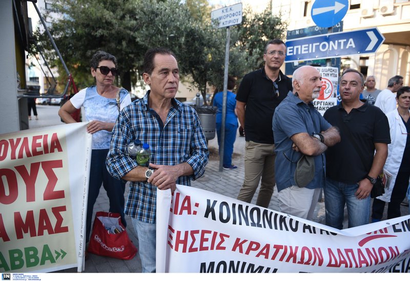 Πρεμιέρα κινητοποιήσεων στη ΔΕΘ: Ξεκίνησαν τις πορείες γιατροί και νοσηλευτές [εικόνες] | iefimerida.gr 3