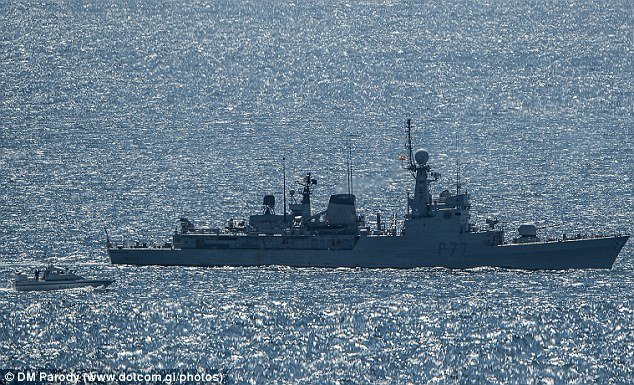 Θερμό επεισόδιο στο Γιβραλτάρ: Βρετανικό πολεμικό καταδίωξε ισπανική κανονιοφόρο [εικόνες] | iefimerida.gr 0