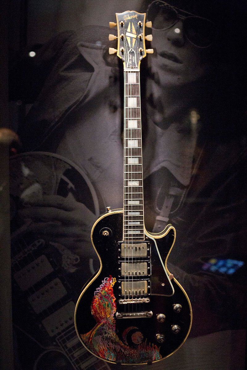 Χρεοκόπησε η εταιρεία Gibson που κατασκευάζει τις διασημότερες κιθάρες του κόσμου | iefimerida.gr 0