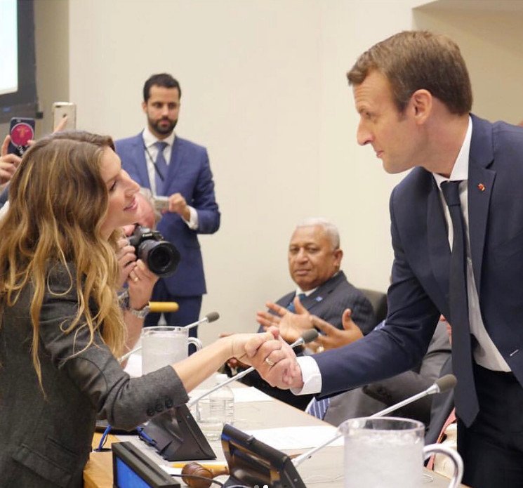 Ο Μακρόν μάγεψε τη Ζιζέλ στη Νέα Υόρκη -Οργίασαν τα γαλλικά ΜΜΕ [εικόνες] | iefimerida.gr 0