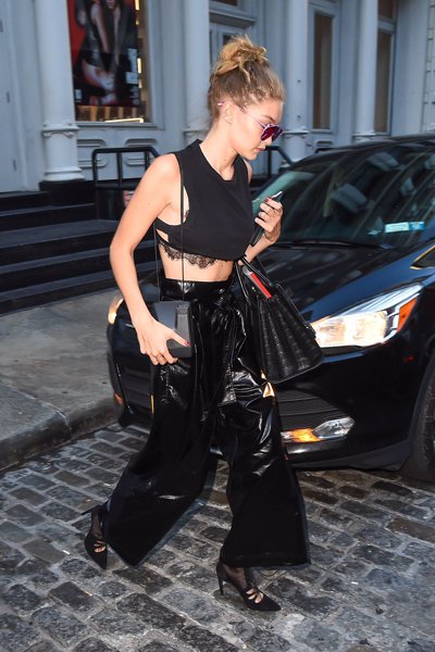 Το βινύλ είναι τάση -Φορέστε το όπως οι σταρ [εικόνες] | iefimerida.gr 0