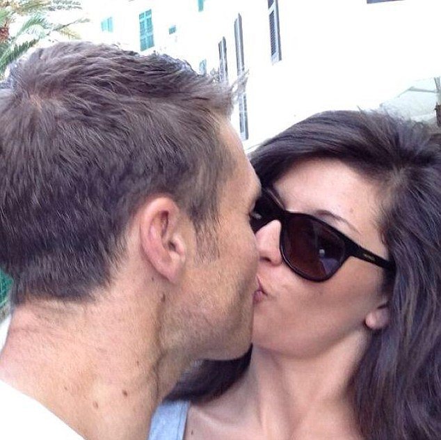 Ο Βρετανός διασώστης και η Ιταλίδα -Μια ιστορία αγάπης που γεννήθηκε μέσα από την τραγωδία του Costa Concordia [εικόνες] | iefimerida.gr 0