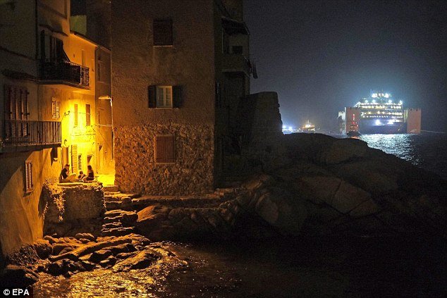 Ο Βρετανός διασώστης και η Ιταλίδα -Μια ιστορία αγάπης που γεννήθηκε μέσα από την τραγωδία του Costa Concordia [εικόνες] | iefimerida.gr 4