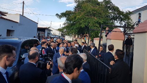 Σε τζαμί της Κομοτηνής ο Γιλντιρίμ - Πρόκληση από την σύζυγό του: Επισκέφθηκε την «τουρκική νεολαία» [εικόνες&βίντεο] | iefimerida.gr 1