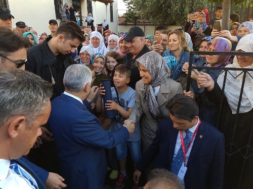 Σε τζαμί της Κομοτηνής ο Γιλντιρίμ - Πρόκληση από την σύζυγό του: Επισκέφθηκε την «τουρκική νεολαία» [εικόνες&βίντεο] | iefimerida.gr 4