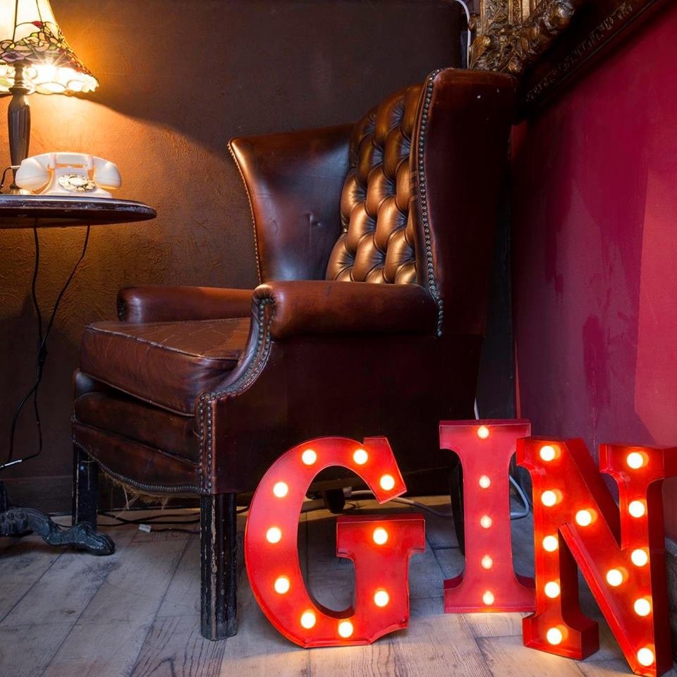 Βρετανία: Σε αυτό το μπαρ απαγορεύονται τα κινητά [εικόνες] | iefimerida.gr 1