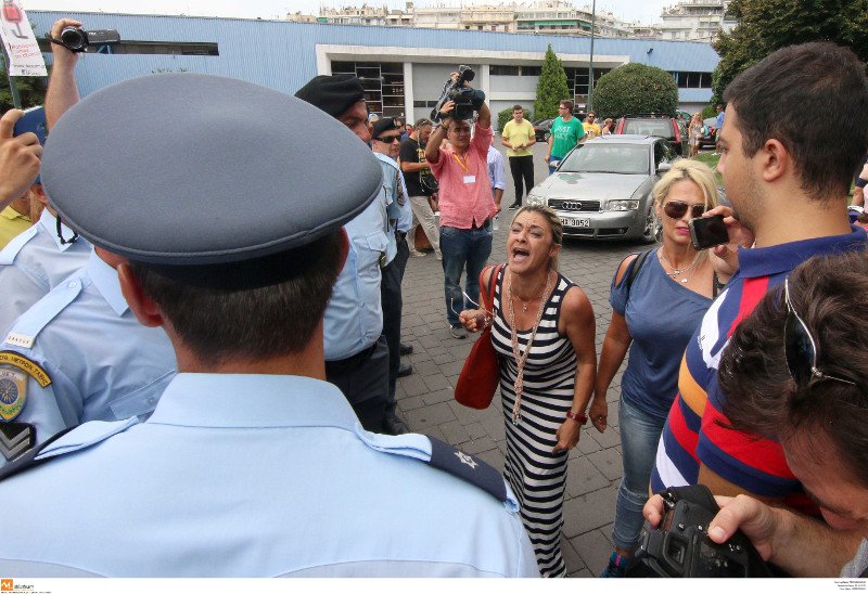 Γυναίκες μεταλλωρύχων αποδοκίμασαν τον Τσίπρα στη ΔΕΘ -«Ντροπή σου, έστειλες χιλιάδες οικογένειες στην ανεργία» [εικόνες & βίντεο] | iefimerida.gr 2