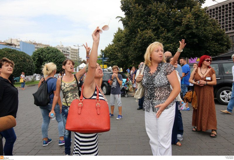 Γυναίκες μεταλλωρύχων αποδοκίμασαν τον Τσίπρα στη ΔΕΘ -«Ντροπή σου, έστειλες χιλιάδες οικογένειες στην ανεργία» [εικόνες & βίντεο] | iefimerida.gr 3