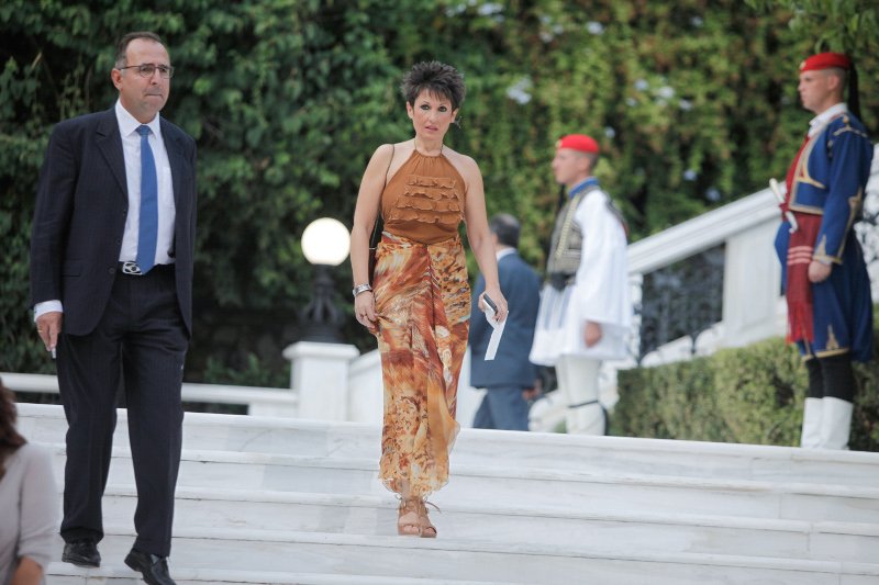 Η Κατερίνα Μάρκου στα κόκκινα, οι κυρίες με τα μαύρα και οι βουλευτίνες με τα έξαλλα ντυσίματα -Ολα όσα έγιναν χθες στους κήπους του Προεδρικού Μεγάρου [εικόνες] | iefimerida.gr 8