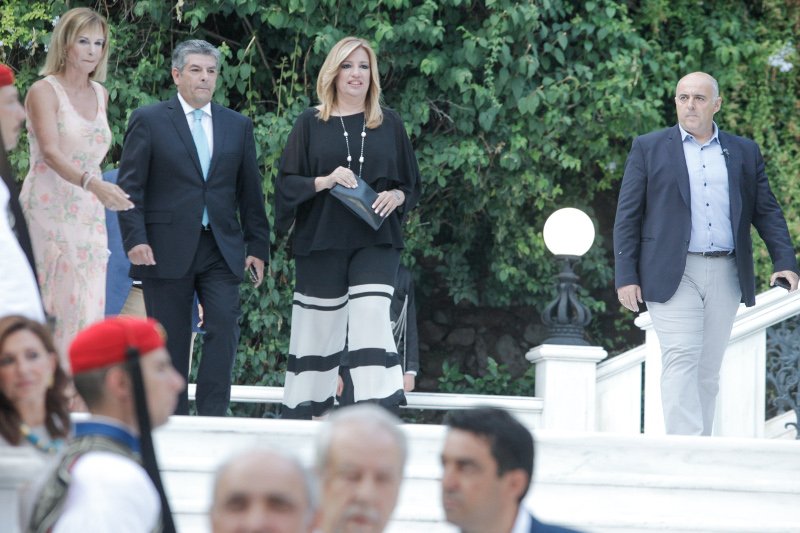 Η Κατερίνα Μάρκου στα κόκκινα, οι κυρίες με τα μαύρα και οι βουλευτίνες με τα έξαλλα ντυσίματα -Ολα όσα έγιναν χθες στους κήπους του Προεδρικού Μεγάρου [εικόνες] | iefimerida.gr 21