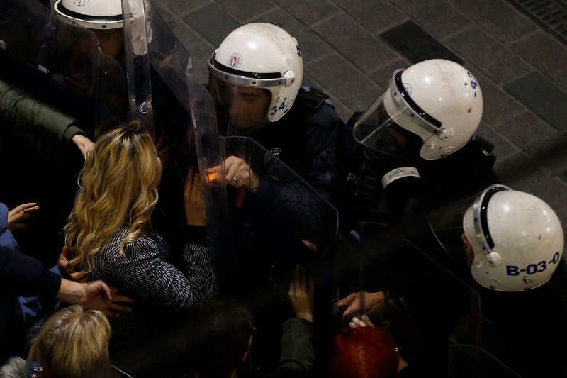 Τουρκία: Η αστυνομία «τίμησε» τις γυναίκες με βροχή δακρυγόνων -Σε διαδήλωση για την Ημέρα της Γυναίκας [εικόνες] | iefimerida.gr 0