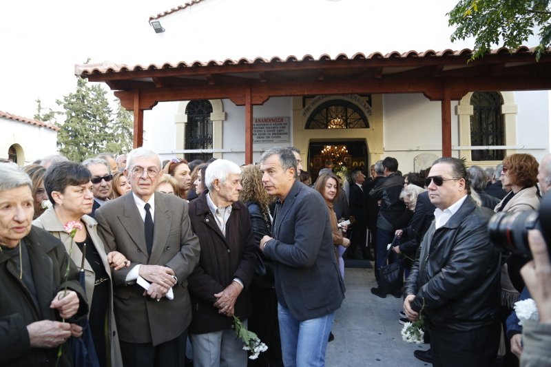 Συγγενείς, φίλοι και συνάδελφοι αποχαιρέτησαν τον δημοσιογράφο Γιώργο Γεωργιάδη [εικόνες] | iefimerida.gr 2