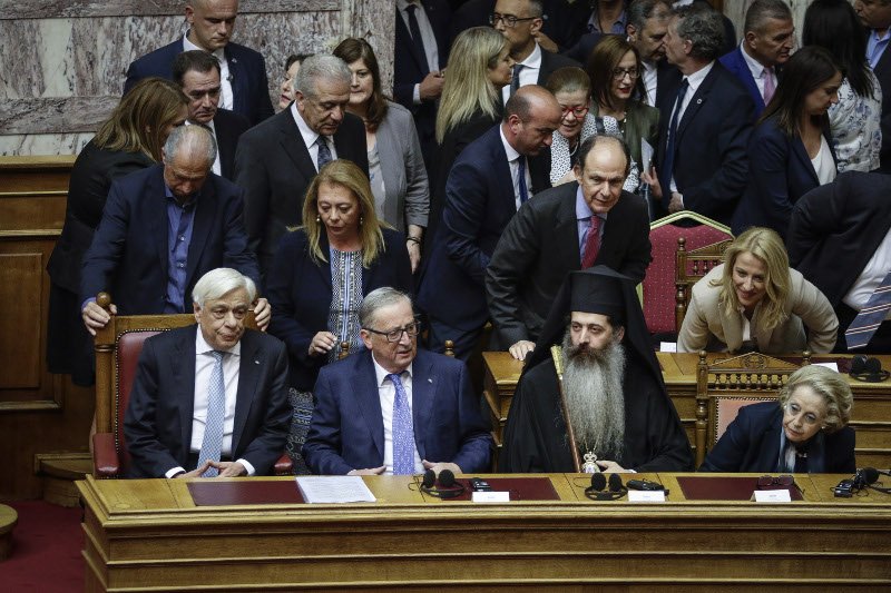 Γέμισε η Βουλή: Ποιοι πήγαν για να δουν τον Γιούνκερ – Οι αγκαλιές και τα φιλιά με Παπανδρέου [εικόνες] | iefimerida.gr 4