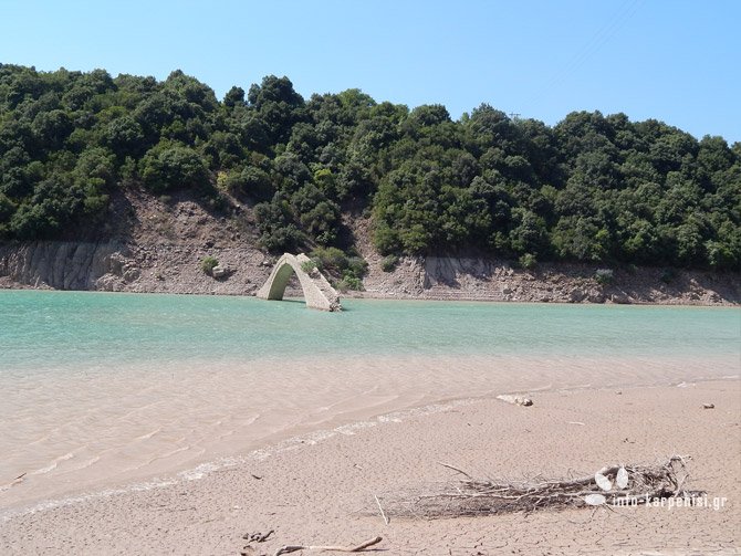 Ετοιμο να καταρρεύσει πετρόκτιστο γεφύρι 360 χρόνων στην Ευρυτανία [εικόνες] | iefimerida.gr 0