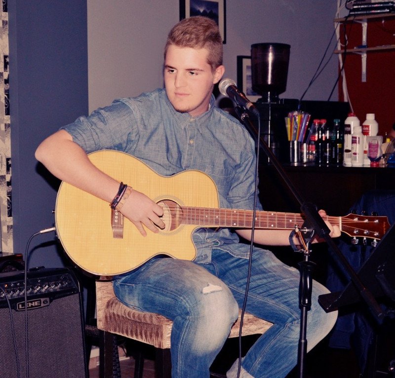 O γιος της πρώην βουλευτού Σταυρούλας Ξουλίδου συμμετέχει σε talent show [εικόνες & βίντεο] | iefimerida.gr 0