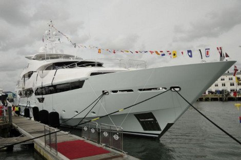 Σάστισαν όλοι -Το 46μετρο χλιδάτο γιοτ με το εξωτερικό τζακούζι και τη ντίσκο μεγιστάνα της Formula 1 [εικόνες]  | iefimerida.gr 0