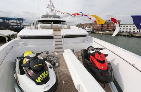 Σάστισαν όλοι -Το 46μετρο χλιδάτο γιοτ με το εξωτερικό τζακούζι και τη ντίσκο μεγιστάνα της Formula 1 [εικόνες]  | iefimerida.gr 2