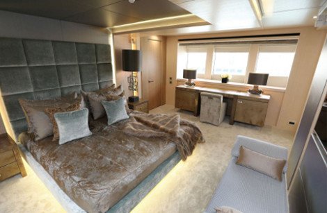 Σάστισαν όλοι -Το 46μετρο χλιδάτο γιοτ με το εξωτερικό τζακούζι και τη ντίσκο μεγιστάνα της Formula 1 [εικόνες]  | iefimerida.gr 4