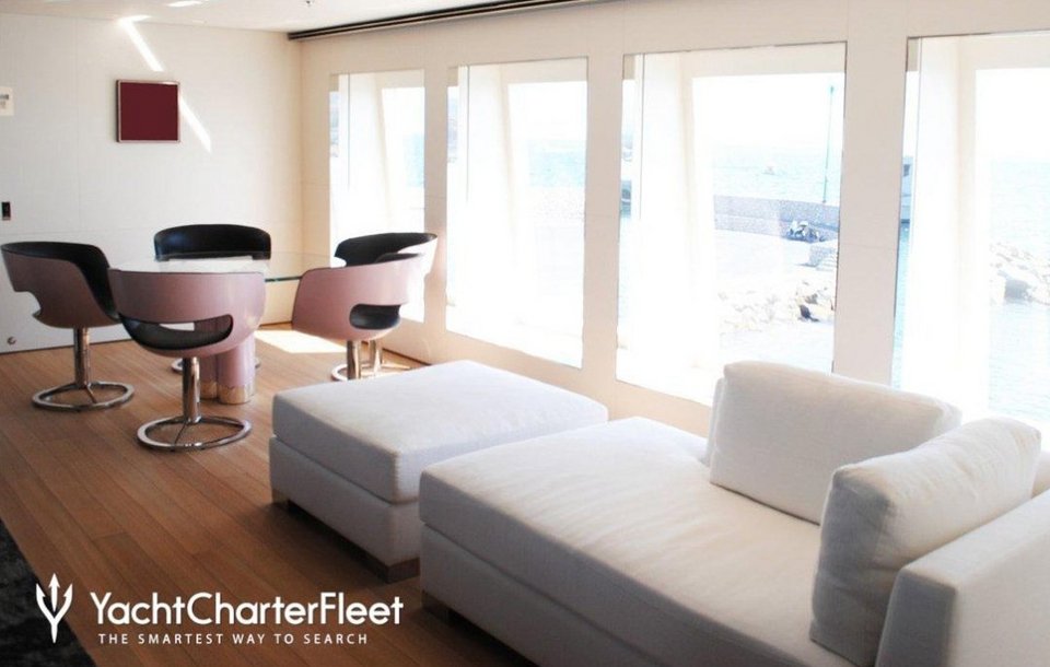 Αφωνοι όλοι στην Κεφαλονιά με το γιοτ του Ιταλού βασιλιά της τσίχλας -Χλιδή σε 81 μέτρα [εικόνες] | iefimerida.gr 2