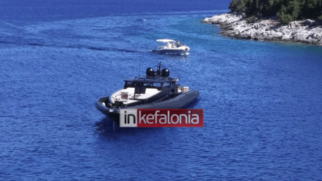 Το high teck, ντιζαϊνάτο σκάφος του Roberto Cavalli που αλωνίζει το Ιόνιο και κάνει τους πάντες να παραμιλούν [εικόνες] | iefimerida.gr 2