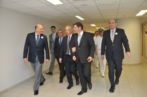 Αγκαζέ ο Σαμαράς με τον Γιούνκερ πάνε για φαγητό στο Μουσείο της Ακρόπολης [εικόνες] | iefimerida.gr 8