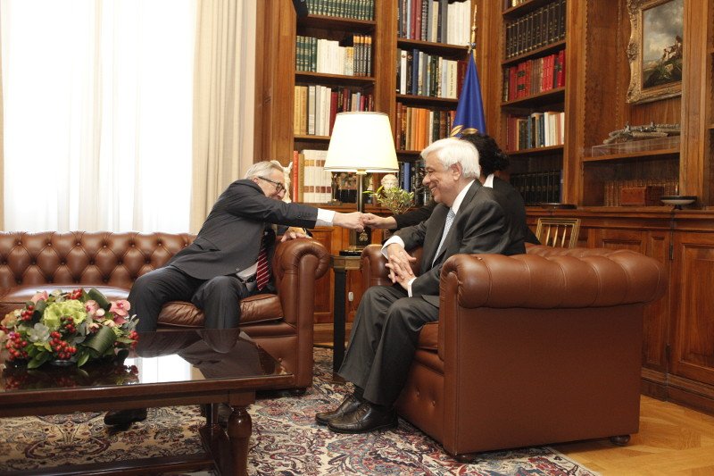 Ο εκδηλωτικός κύριος Γιούνκερ -Τρέλανε στις αγκαλιές και στα φιλιά Τσίπρα και Παυλόπουλο [εικόνες] | iefimerida.gr 22