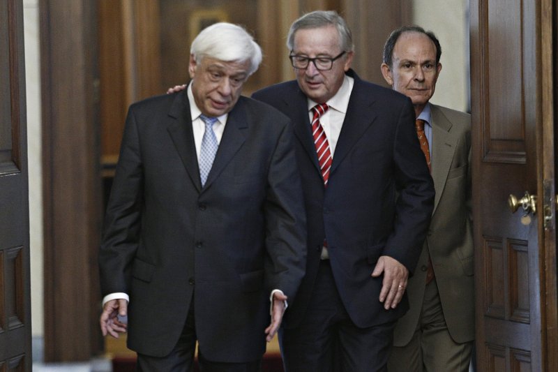 Ο εκδηλωτικός κύριος Γιούνκερ -Τρέλανε στις αγκαλιές και στα φιλιά Τσίπρα και Παυλόπουλο [εικόνες] | iefimerida.gr 21