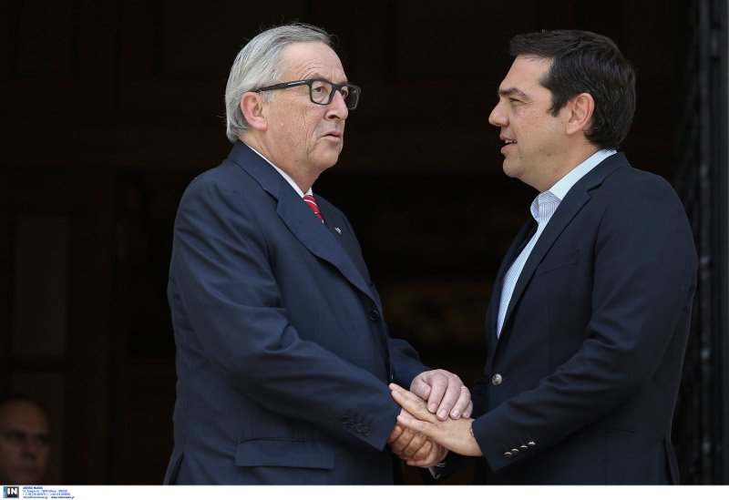 Ο εκδηλωτικός κύριος Γιούνκερ -Τρέλανε στις αγκαλιές και στα φιλιά Τσίπρα και Παυλόπουλο [εικόνες] | iefimerida.gr 9