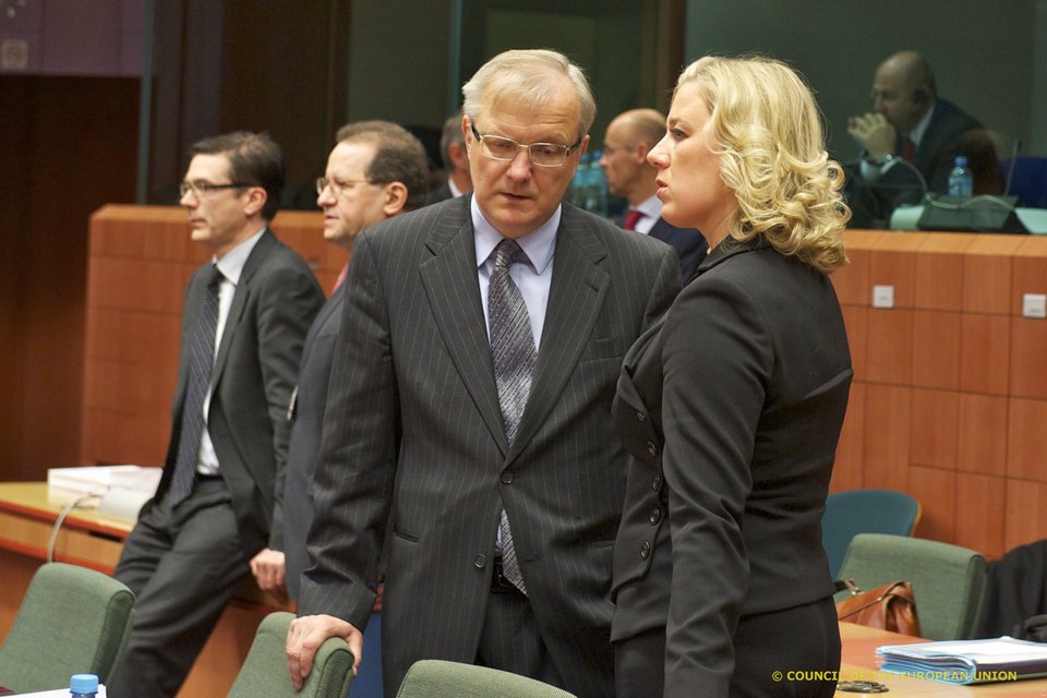 Η Φινλανδή που έδωσε ένα «σκαστό» φιλί στον Στουρνάρα  | iefimerida.gr 0