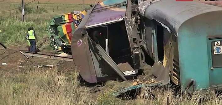 Συγκρούστηκαν δύο τρένα στο  Γιοχάνεσμπουργκ: Πάνω από 200 τραυματίες [εικόνες & βίντεο] | iefimerida.gr 0